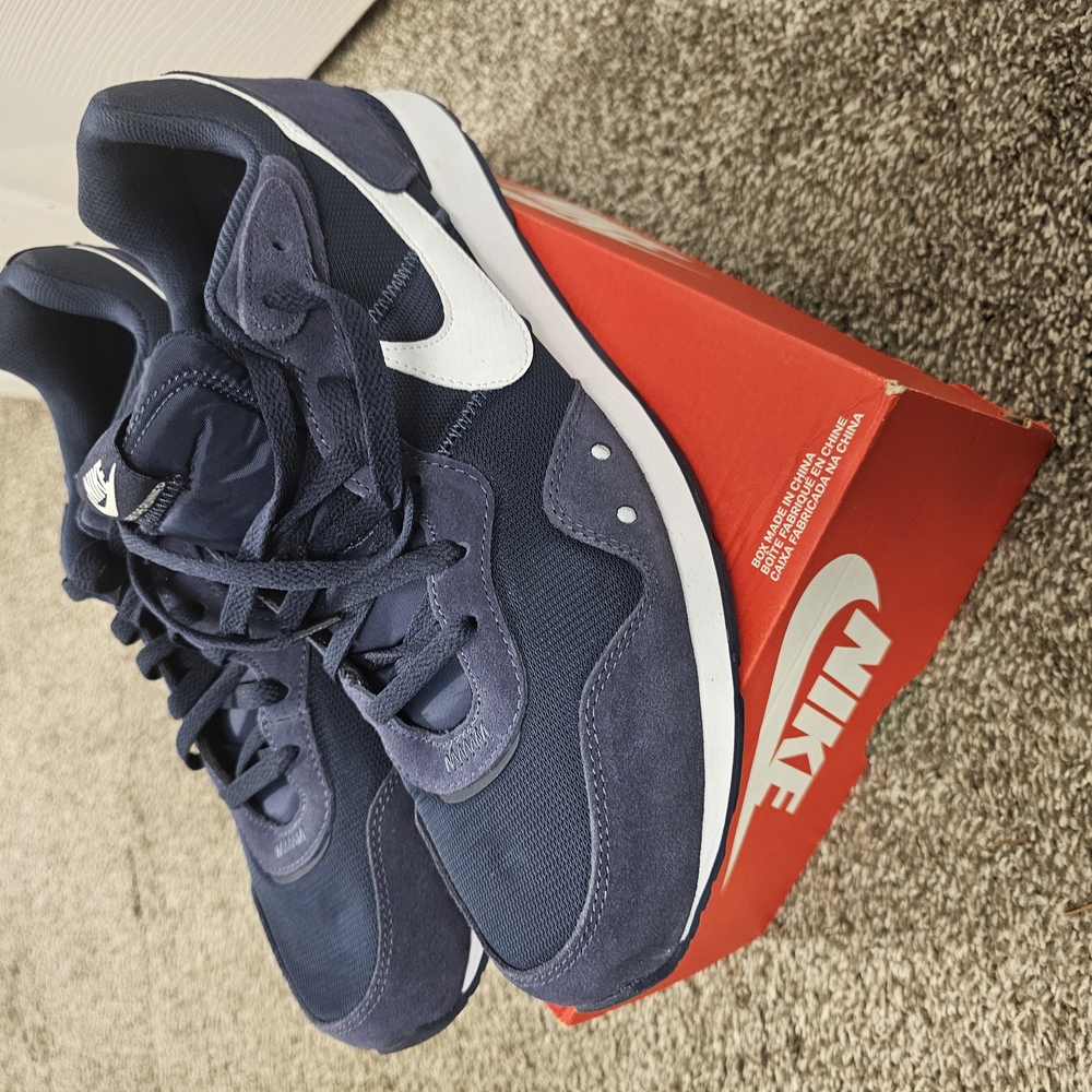 Nike Blue and White Sneakers Classic Athletic Design